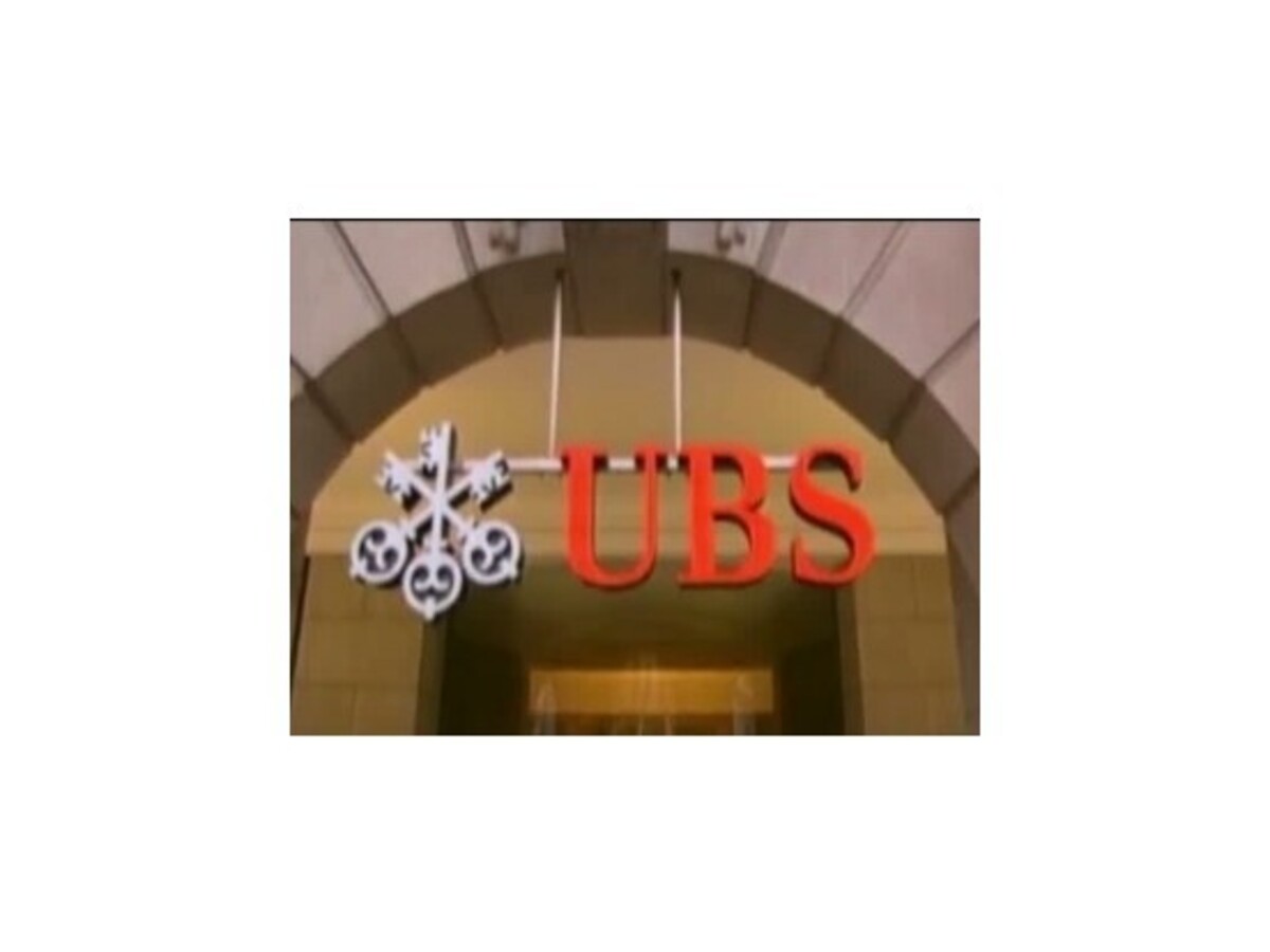 Škandál s obchodmi stál generálneho riaditeľa UBS jeho post