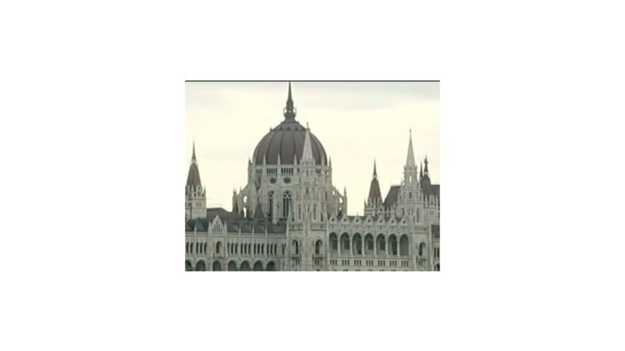 Pred maďarským parlamentom sa konali masové protesty