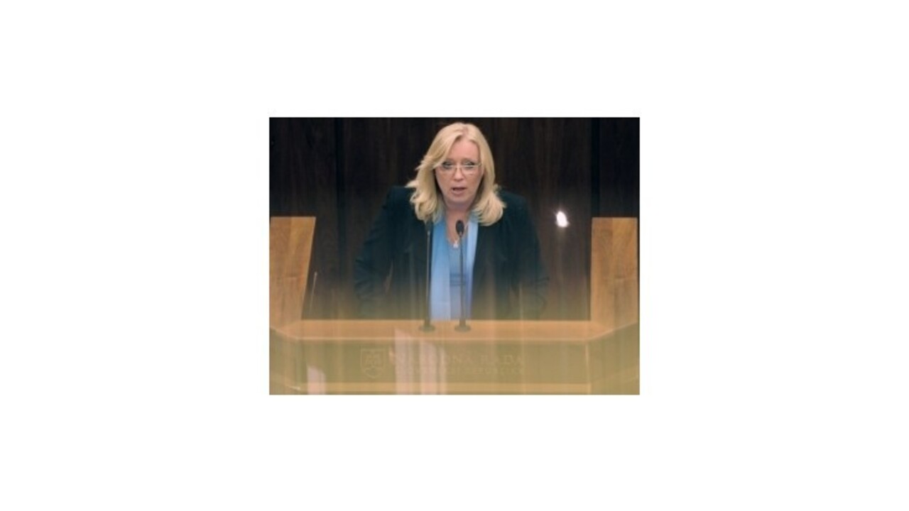 Vláda I. Radičovej padla, poslanci neschválili euroval