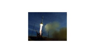 Ruská vesmírna loď Sojuz odštartovala aj s tromi kozmonautmi