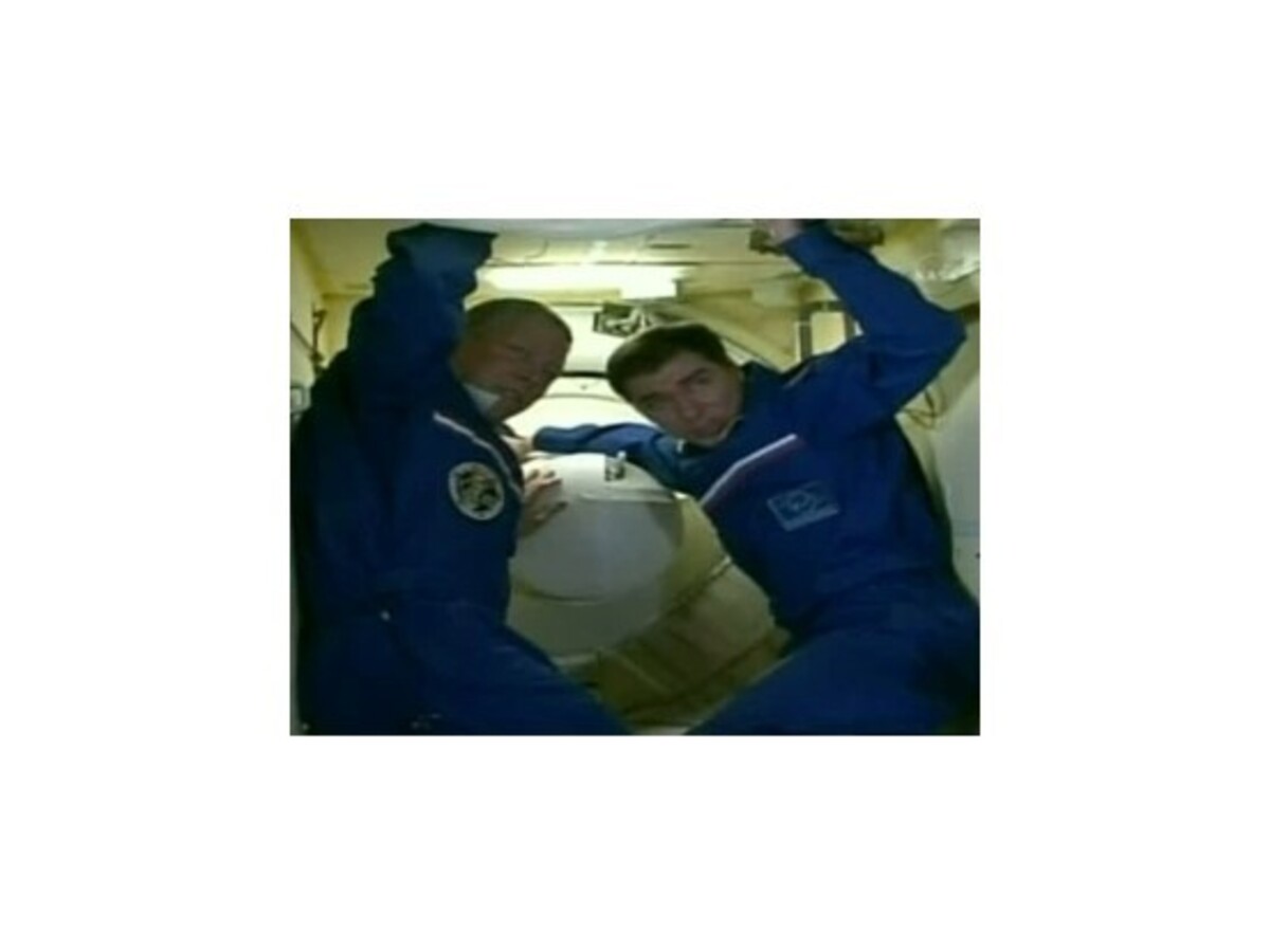 Vesmírna loď Sojuz s troma astronautmi sa spojila s ISS