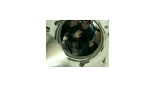Sojuz s troma ľuďmi na palube úspešne pristál v Kazachstane