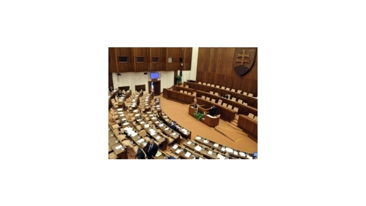 Parlament schválil ústavný zákon o dlhovej brzde