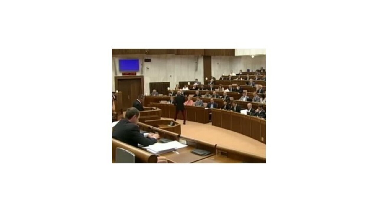 Poslanci pokračujú v rokovaní o riešení požiadaviek lekárov