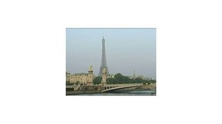 Francúzskom otriasa škandál s prsnými implantátmi