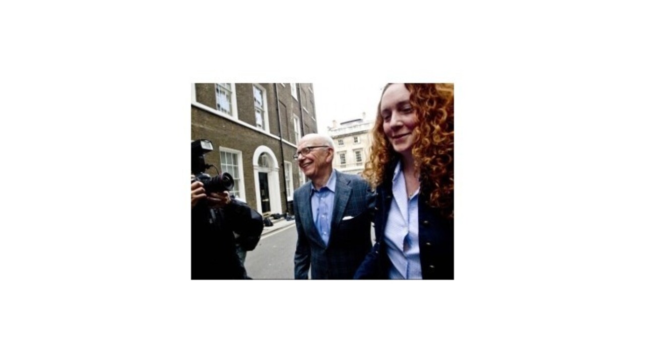 Murdochova spoločnosť odškodní prominentov za odpočúvanie