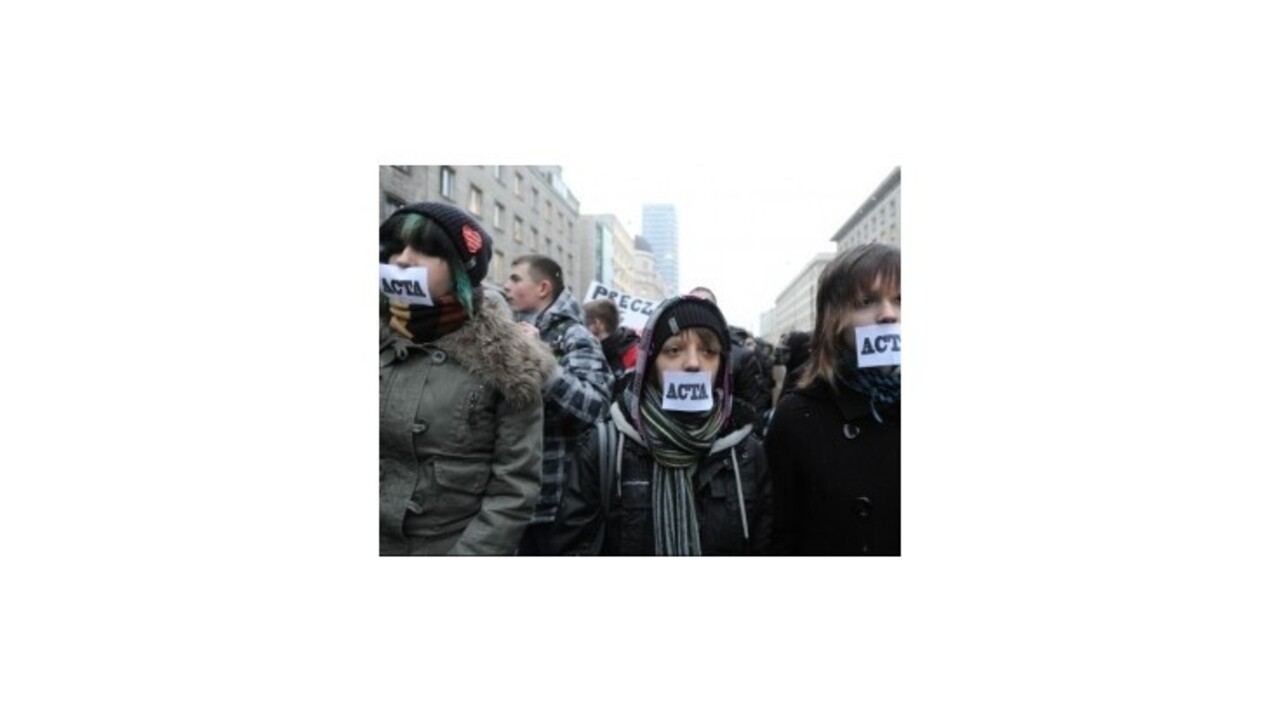 Poliaci protestovali proti dohode ACTA na internete aj v uliciach