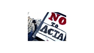 Na protest proti obchodnej dohode ACTA prišlo niekoľko stoviek ľudí