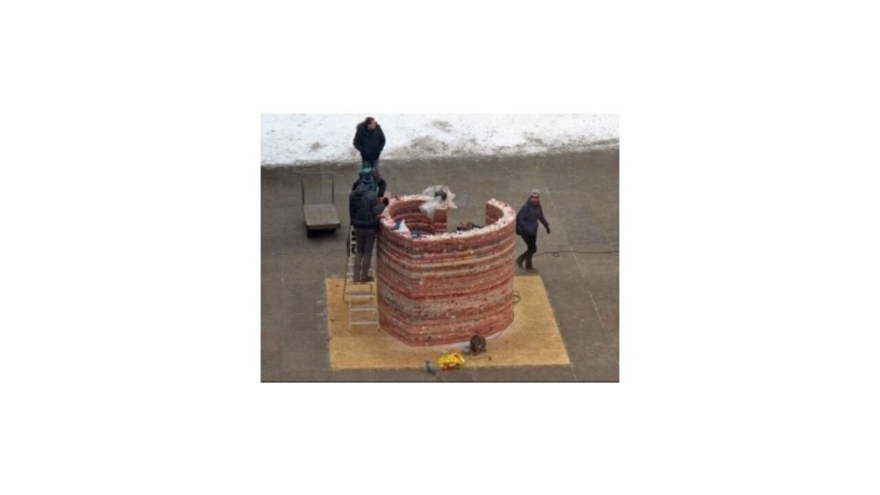 Obrie voskové Srdce pre Václava Havla je už pri pražskom Národnom divadle