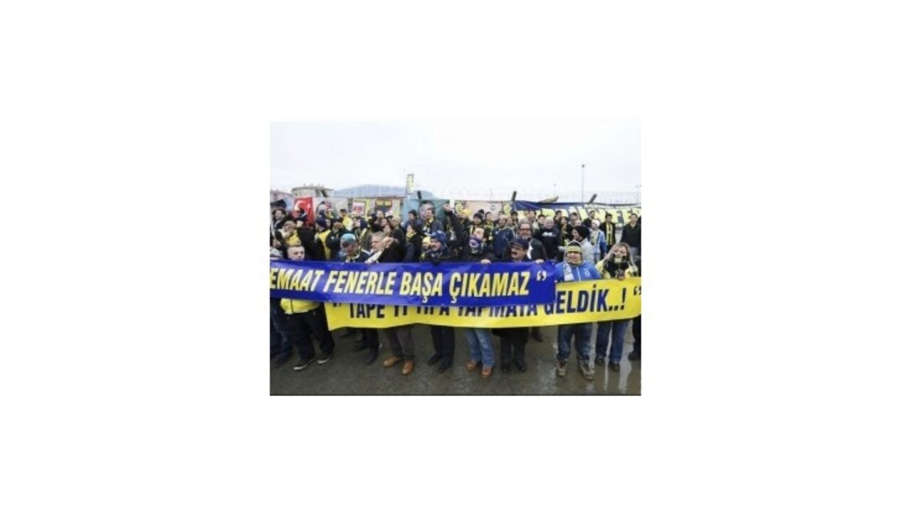 Fanúšikovia Fenerbahce protestovali pred súdom