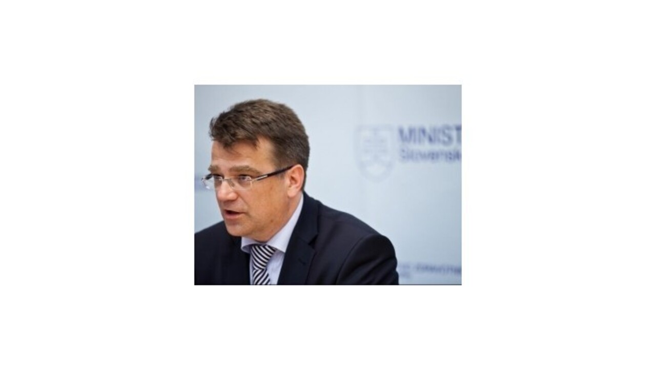 Uhliarik vyzýva odborárov na plnenie memoranda