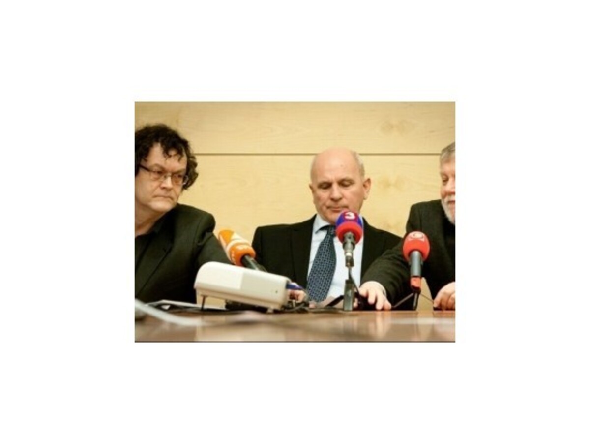 Odídenci kladú Matovičovi otázky na detektor