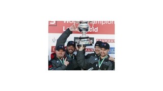 Holcomb triumfoval aj v domácom prostredí