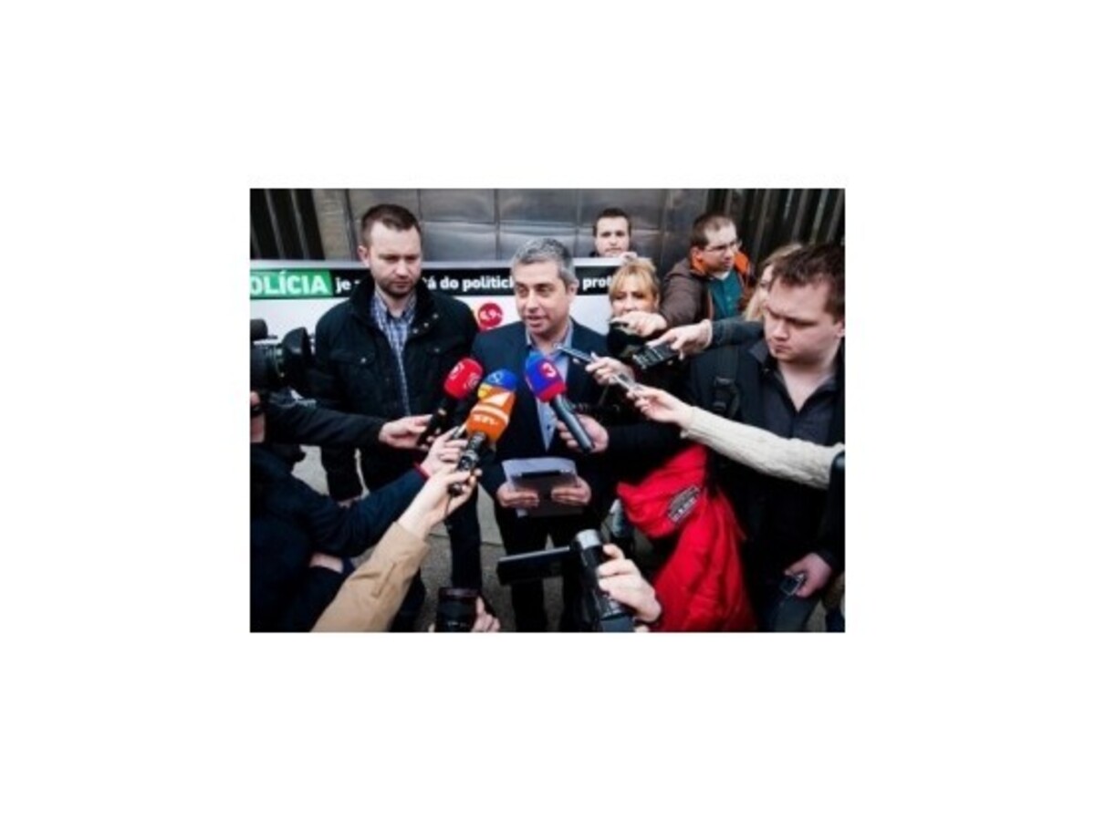 99% tvrdí, že niekto manipuloval s ich petičnými hárkami