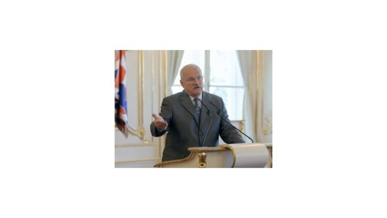 Prezident: Poslanci by sa mali vzdať svojho prvého platu v prospech Krásnej Hôrky