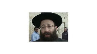 Jarné upratovanie pri Múre nárekov nezničí lístky so želaniami