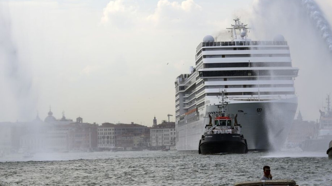 Výletná loď uviazla v karanténe, desiatky ľudí na palube majú koronavírus