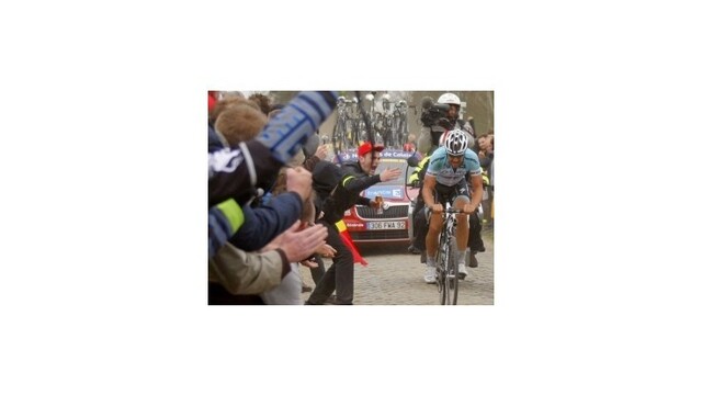 Belgičan Boonen vyhral preteky Paríž - Roubaix