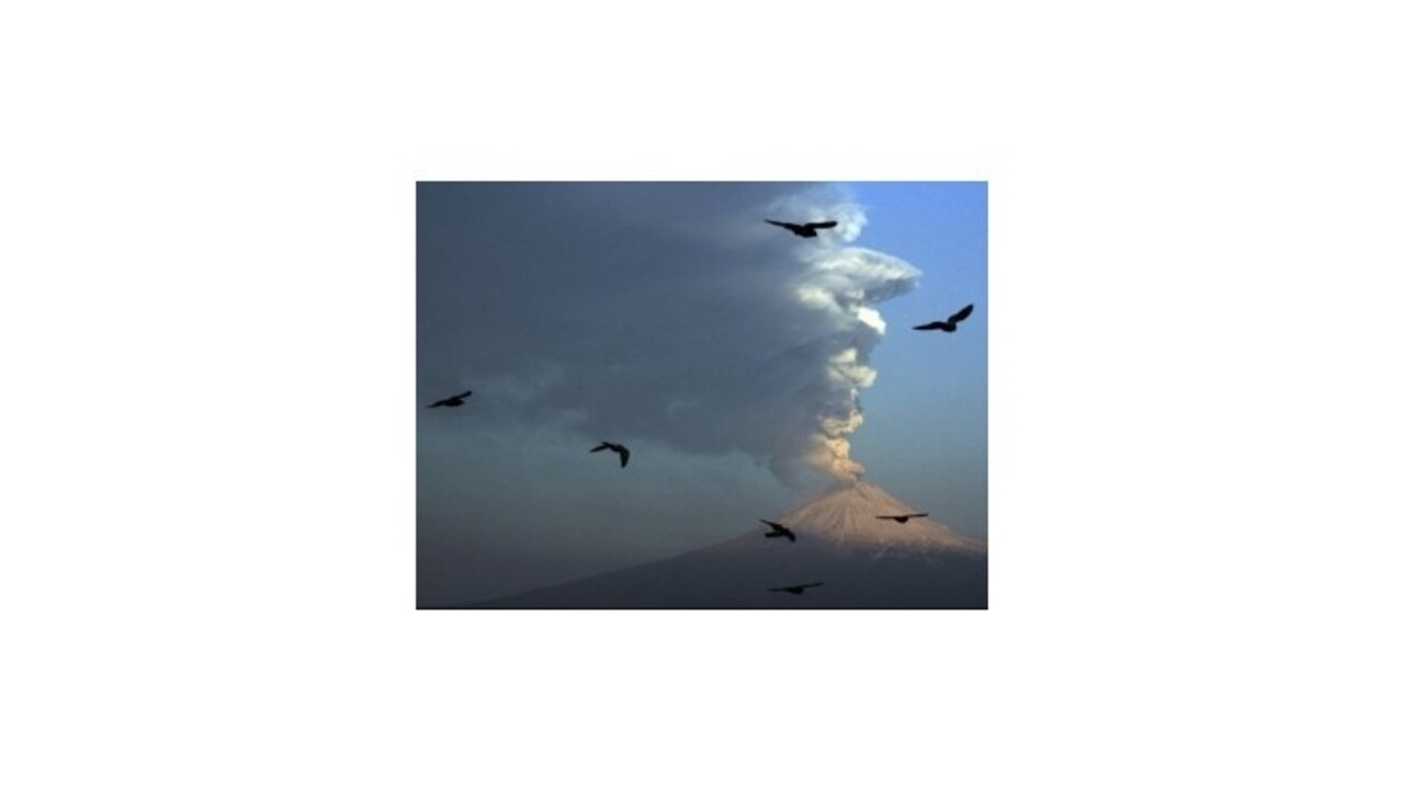 Mexický Popocatépetl chrlí popol