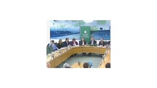 Rupert Murdoch stál pred výborom britského parlamentu