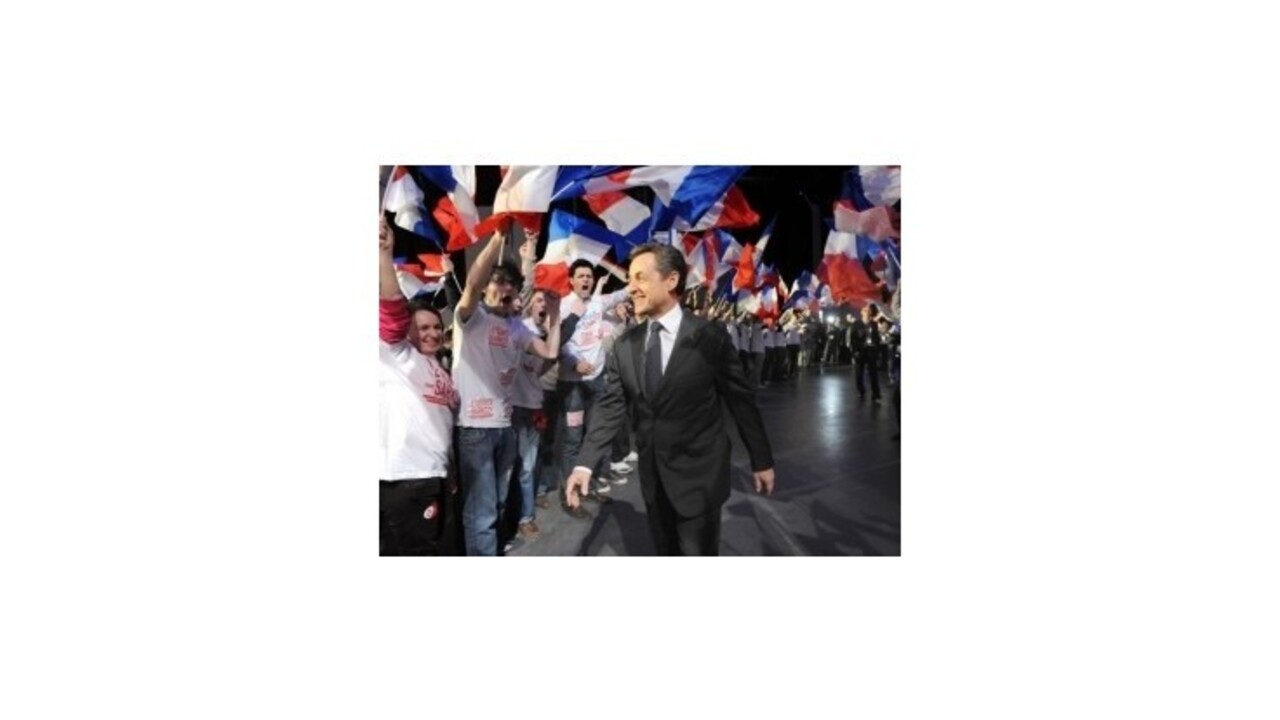 Francúzske voľby majú byť tesné, Sarkozy sľubuje prekvapenie