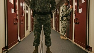 Zverejnili dosiaľ tajné fotografie z Guantanáma, pre armádu nie sú príliš lichotivé