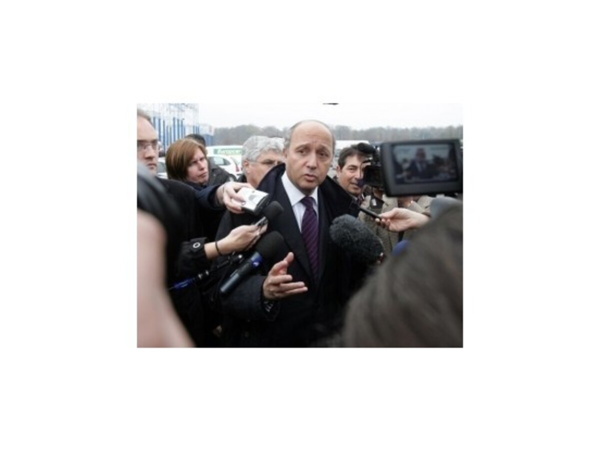 Hollande predstavil svoju vládu, šéfom diplomacie je expremiér Fabius