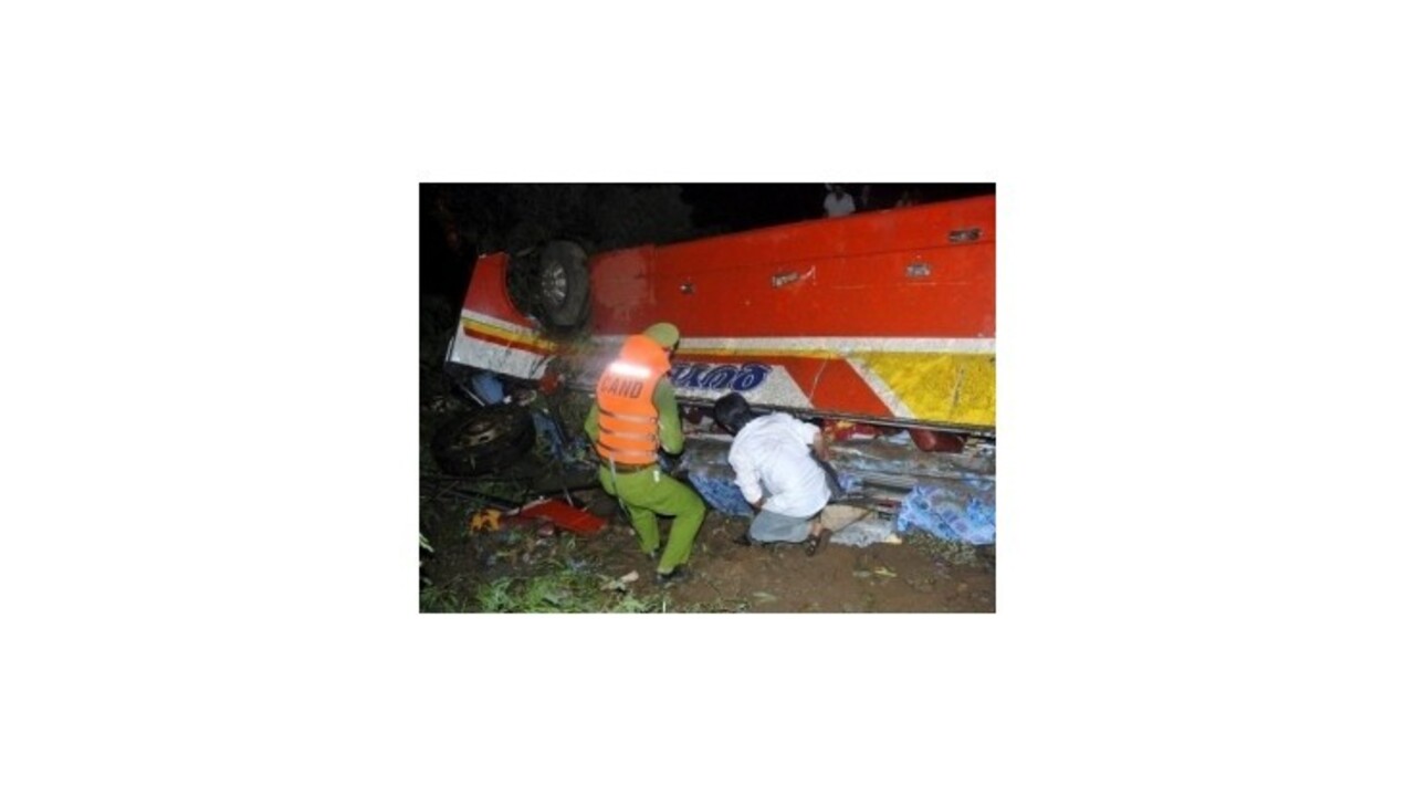 Haváriu autobusu vo Vietname neprežilo najmenej 34 ľudí