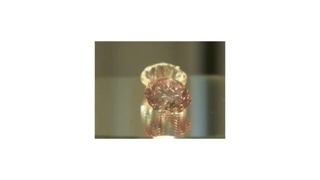 Vzácny ružový diamant vydražili za rekordných 17 miliónov dolárov