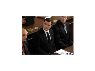 Rath poslancov nepresvedčil, vydali ho na trestné stíhanie