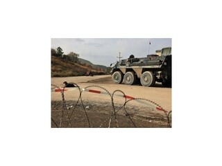 Krízový štáb v Kosove: Dospelí sú povinní strážiť na barikádach