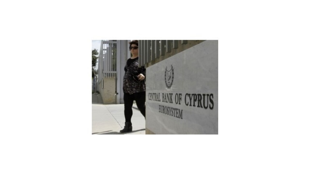 Moody's znížila rating dvoch veľkých cyperských bánk