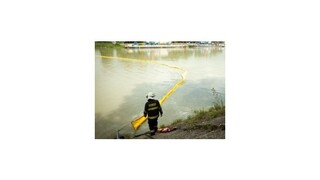 Hasiči po ropnej havárií zmonitorujú pristav v Bratislave a Zálesie