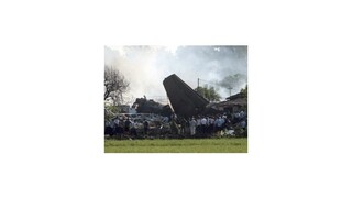 Haváriu vojenského lietadla v Jakarte neprežilo najmenej 10 ľudí