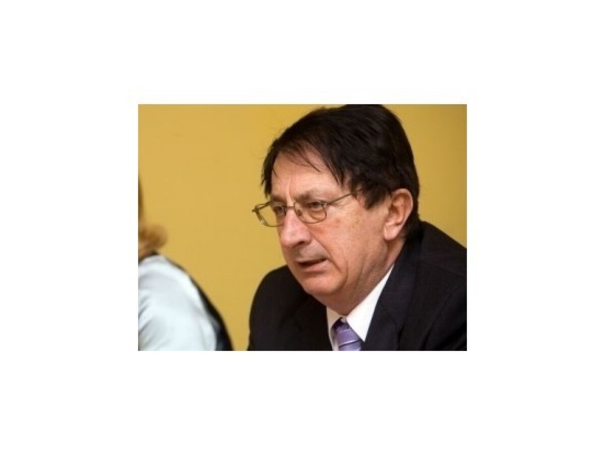 Urbáni chce spojiť neparlamentné strany
