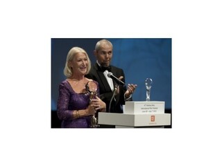 Helen Mirren si na MFF Karlovy Vary prevzala Krištáľový glóbus