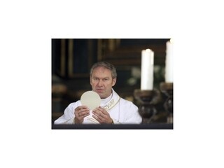 Arcibiskup Bezák končí, veriaci sa s ním lúčili pokojne