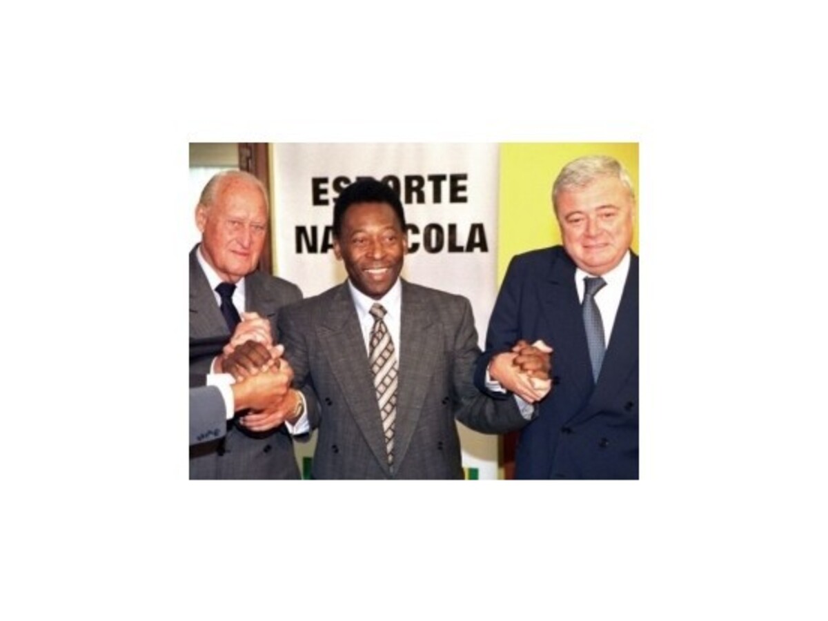 FIFA: Havelange a Teixeira prevzali úplatky vo výške 22 miliónov frankov