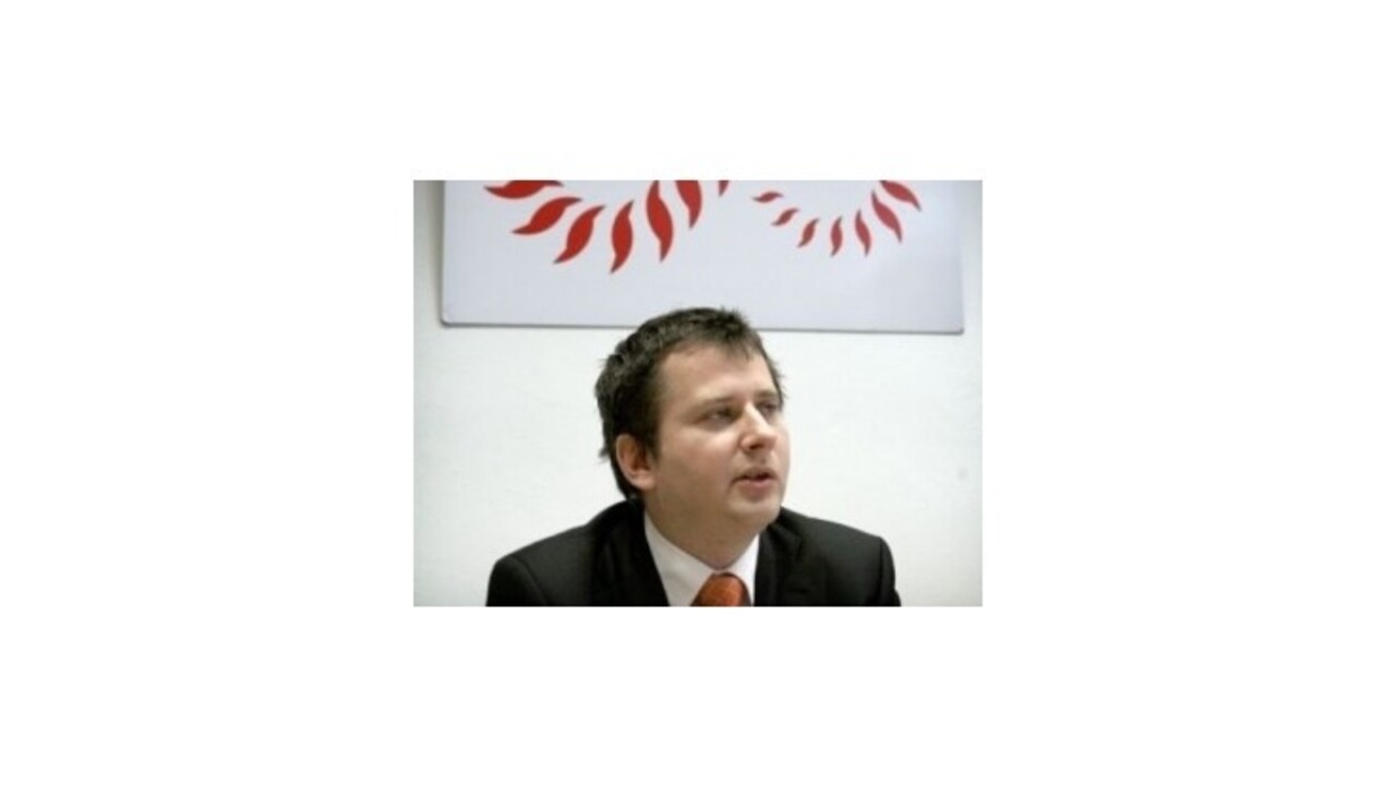 ÚPN mal zamestnať bývalého komunistu