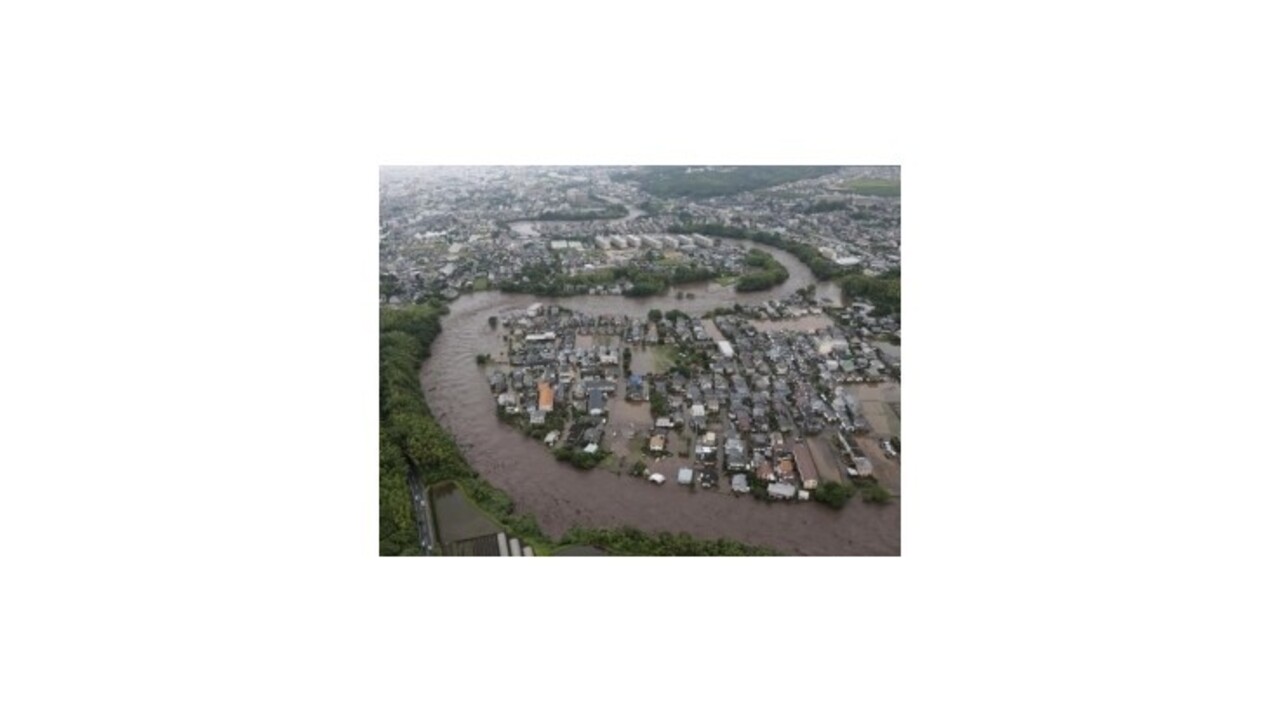 Záplavy na juhu Japonska si vyžiadali najmenej 19 obetí