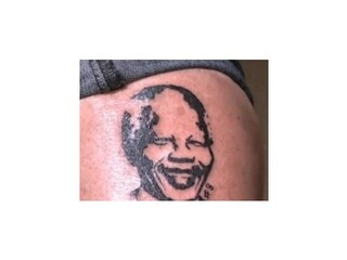 Mandela oslavuje 94 rokov, úctu prejavujú Juhoafričania aj tetovaním