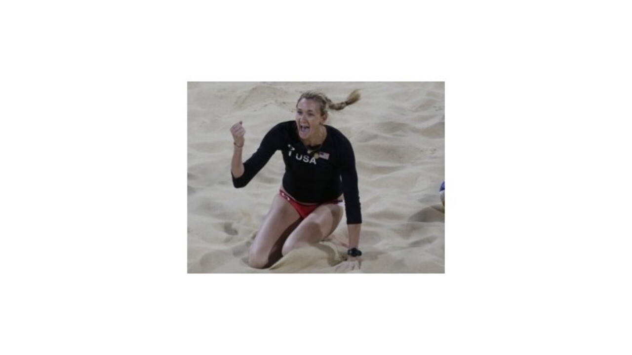 Chladné počasie zahalilo plážové volejbalistky