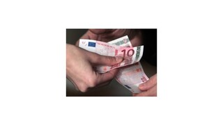 Polročný zisk bankového sektora poklesol o takmer 40 percent