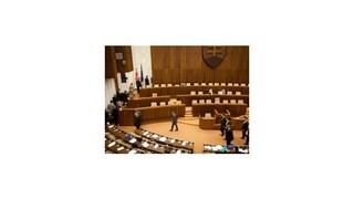 Dôchodkový maratón v parlamente, poslanci sa sporia už tretí deň