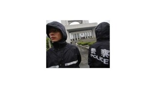 Štyria čínski policajti sú obvinení zo zakrývania vraždy britského podnikateľa