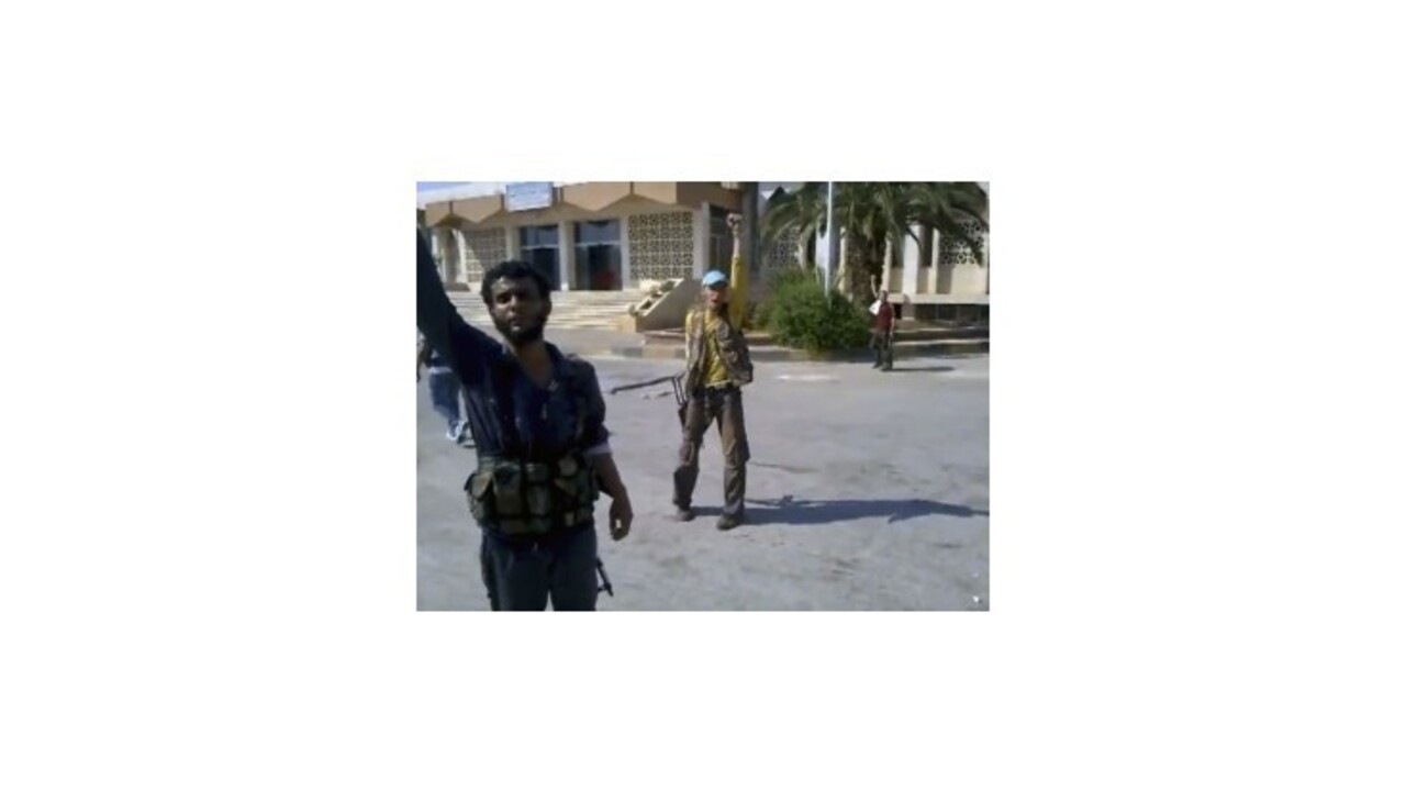 Briti pošlú sýrskym povstalcom ďalšie milióny