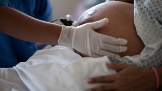Ženám, ktoré sa zaočkovali počas tehotenstva, sa rodia bábätká dobre chránené pred covidom