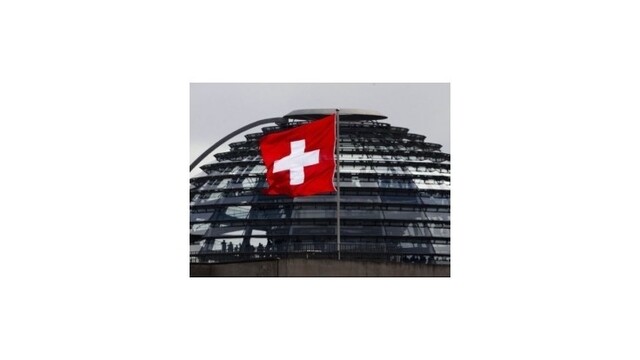 Prílev eur otriasa švajčiarskym bezpečným prístavom