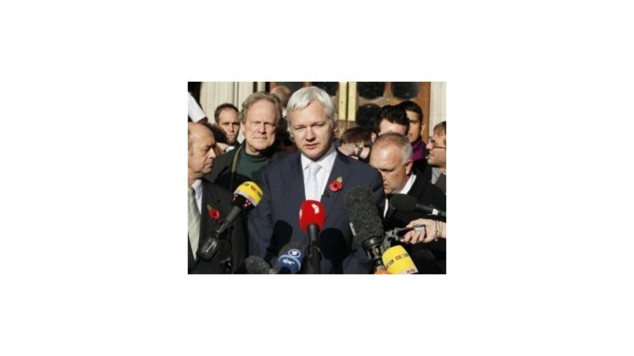 Británia pohrozila Ekvádoru zásahom na ambasáde, ak nevydá Assangea