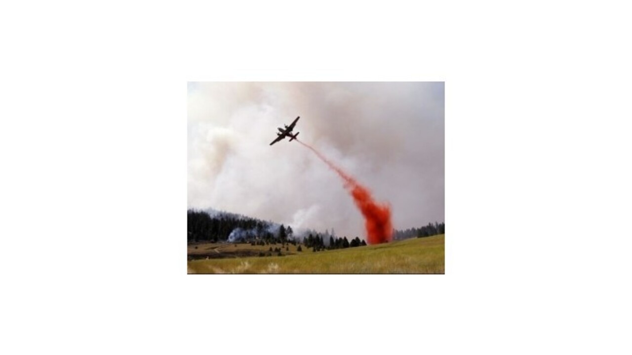 Americké štáty zápasia s desiatkami požiarov